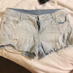 Jean shorts with lace pockets